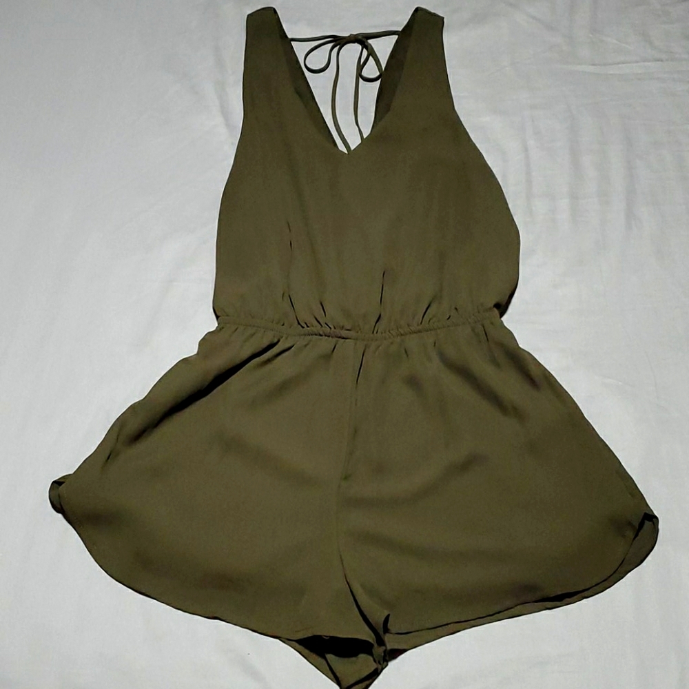 ⭐️NWOT⭐️One❤Clothing Romper